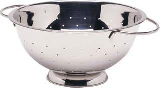 COLANDER S/S 9-1/2"